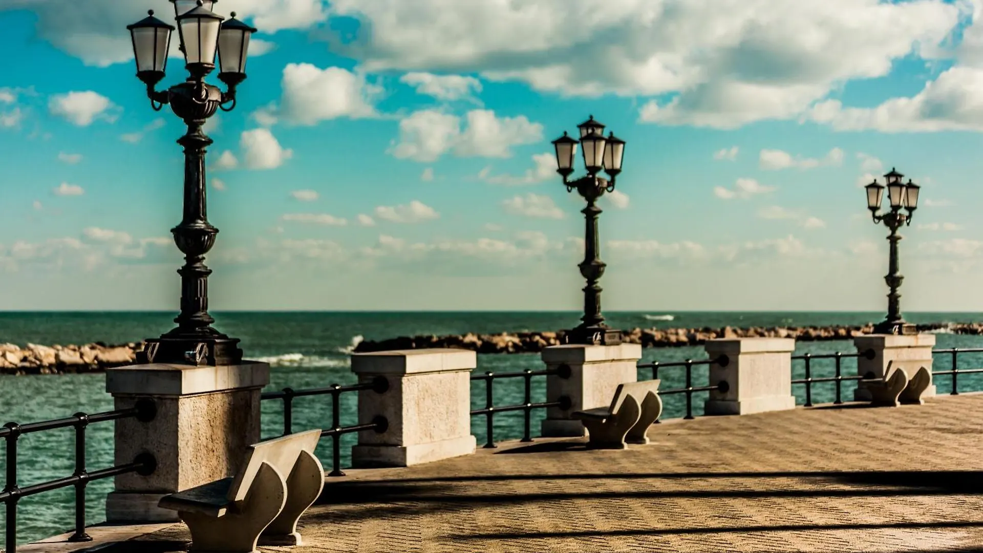 See You Bari 0*,  Italien